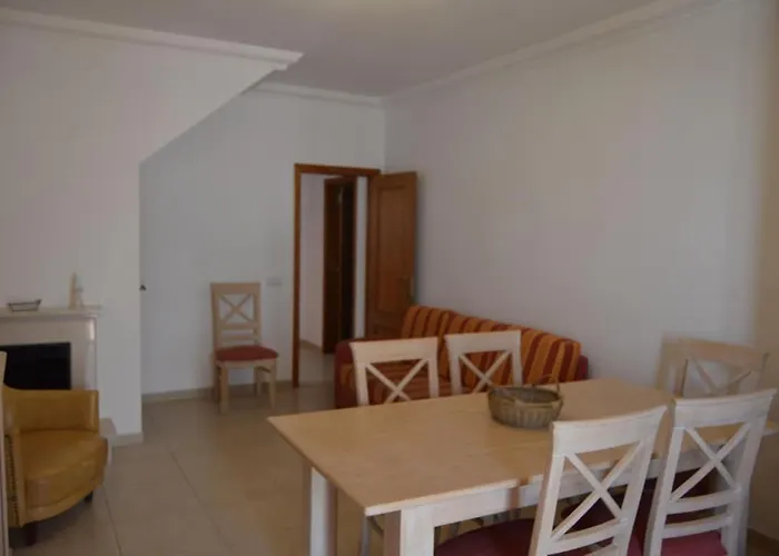 Moradia Em Privado Perto Nyaraló