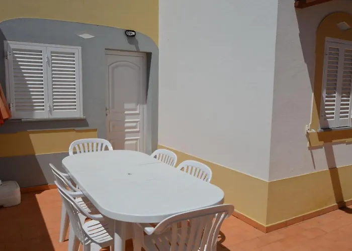 Moradia Em Privado Perto Nyaraló