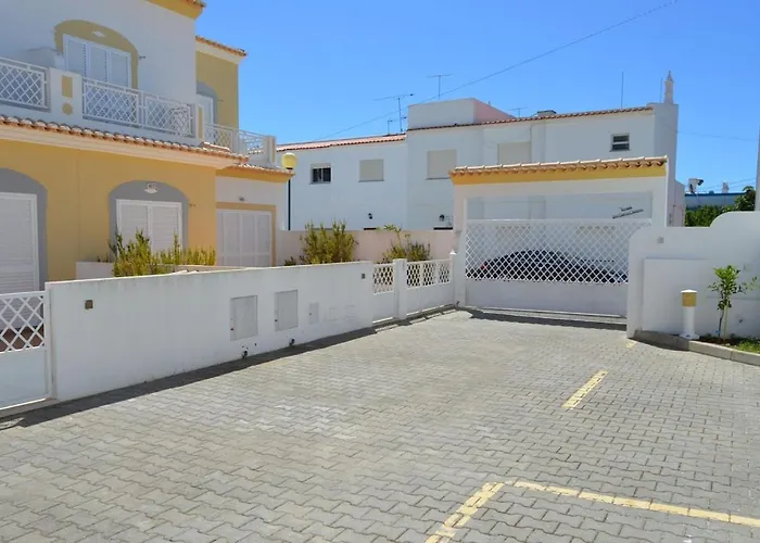 Moradia Em Privado Perto Nyaraló